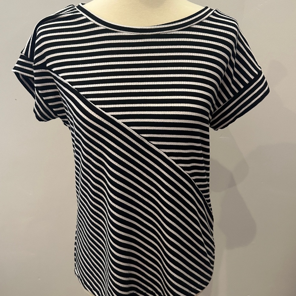 😍Wrapper Black and White Striped Short Sleeve Tee😍